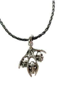 Колие Three skulls